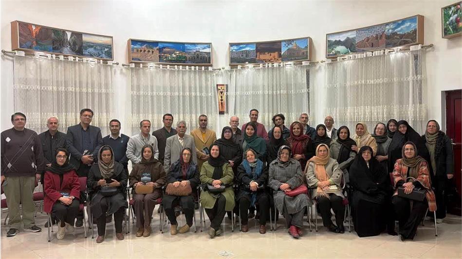 رونمایی از کتاب «آبگیرهای ناآرام»؛ جریان خاطرات پیشکسوتان در خانه امید بیرجند