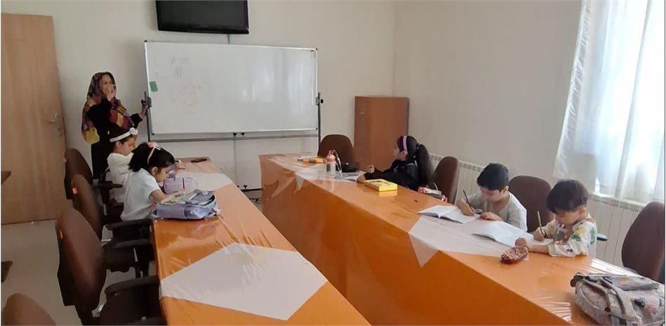 اجرای طرح «مادربزرگ‌ها و نوه‌ها» برای نخستین‌بار در خانه امید بیرجند